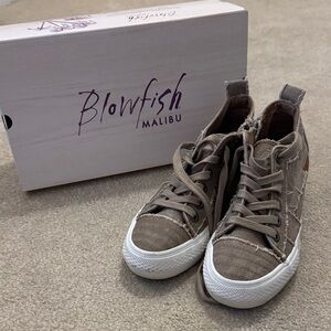 Blowfish Malibu Taupe Hipster Smoked Twill Sneakers
Excellent condition